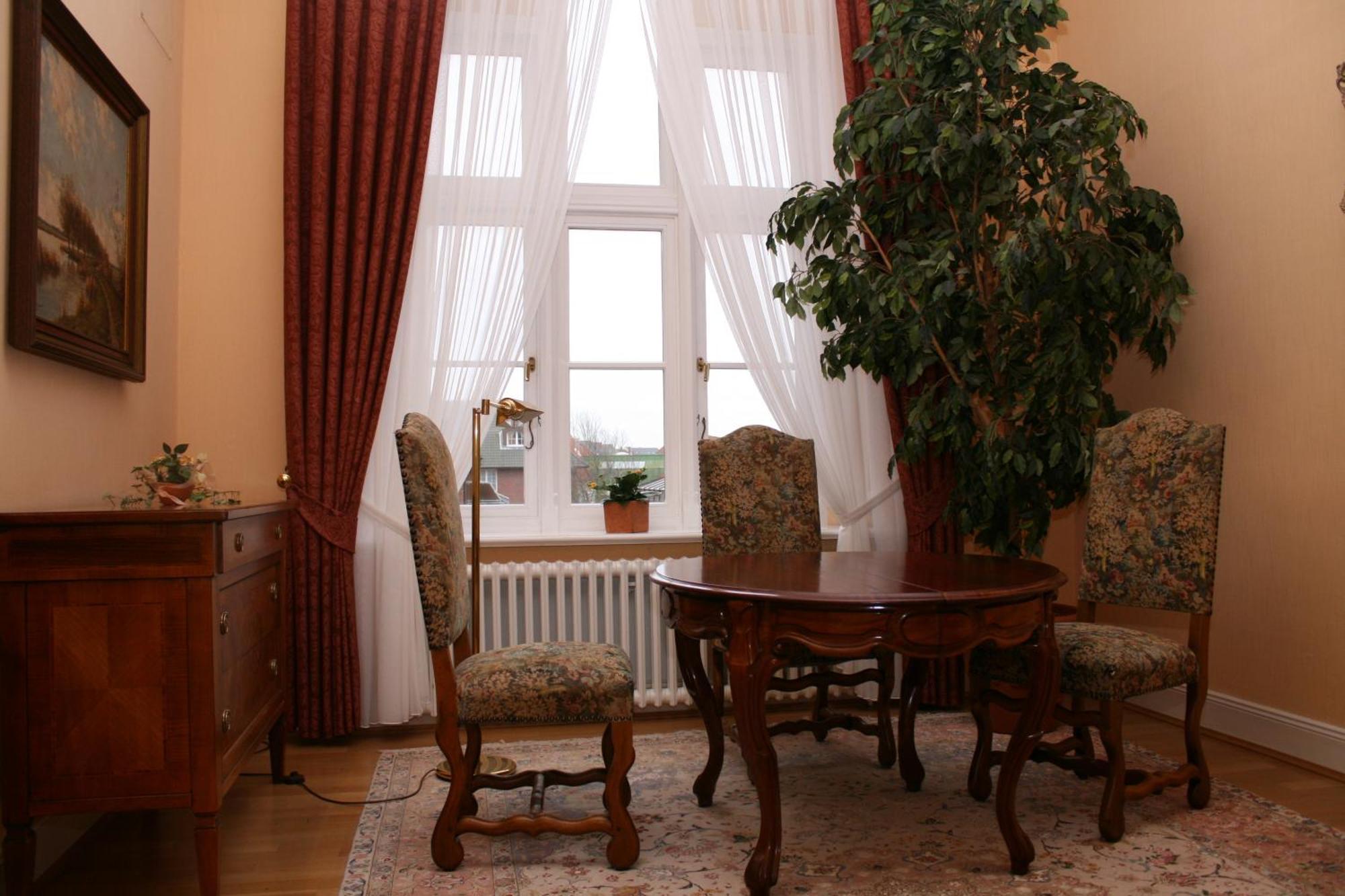 Hotel Altes Gymnasium Husum  Extérieur photo