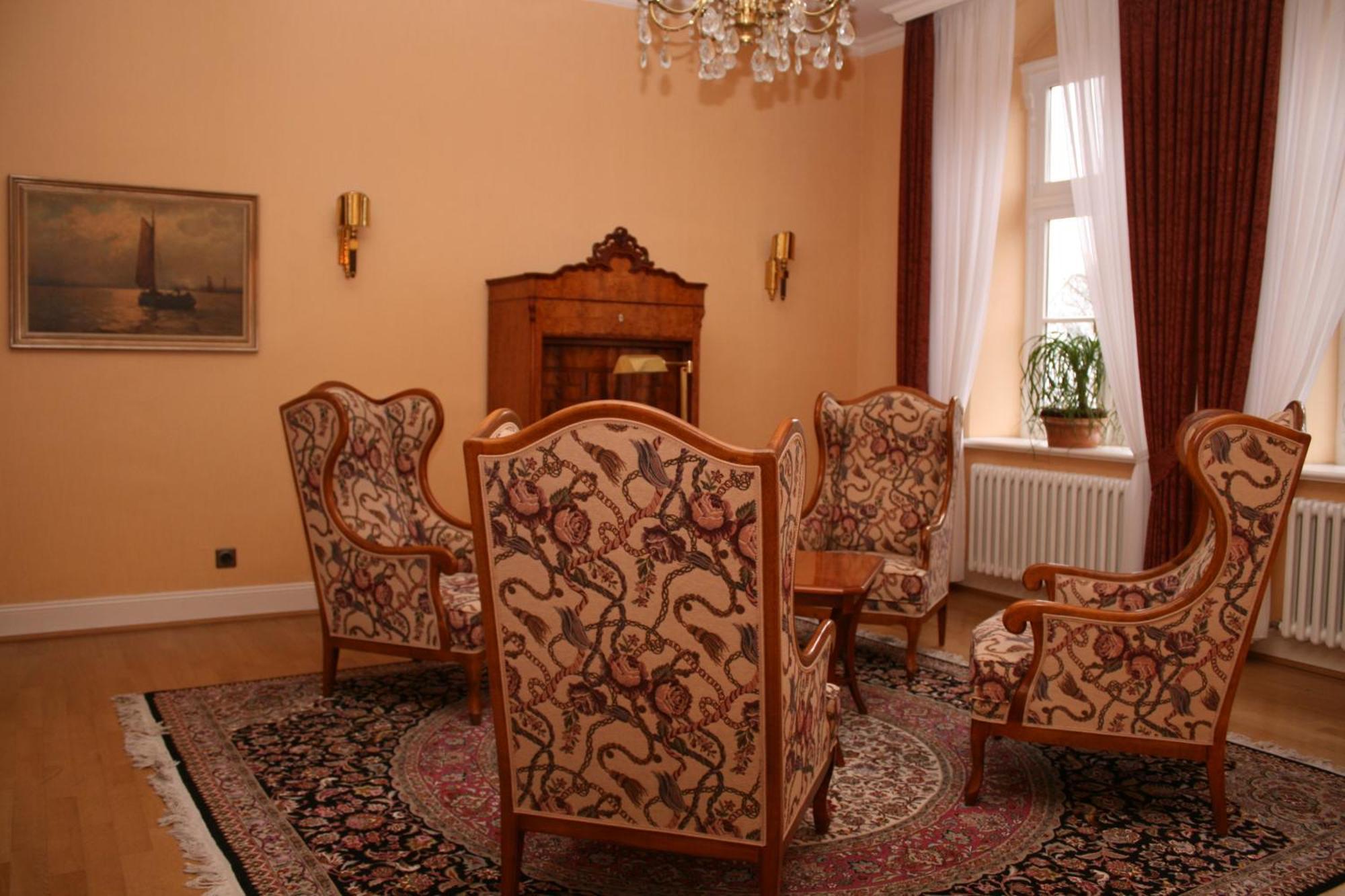 Hotel Altes Gymnasium Husum  Extérieur photo
