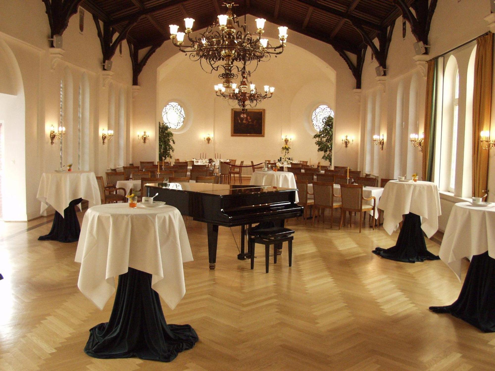Hotel Altes Gymnasium Husum  Extérieur photo