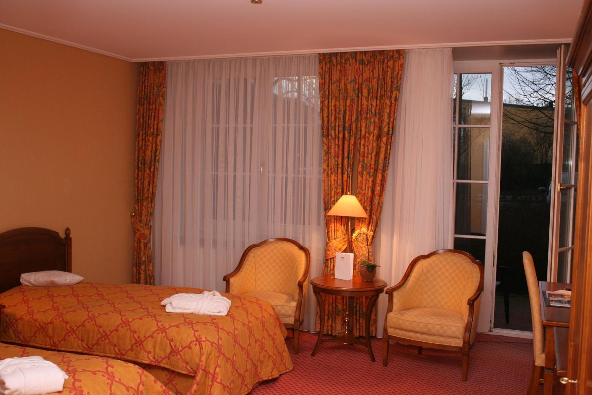 Hotel Altes Gymnasium Husum  Extérieur photo