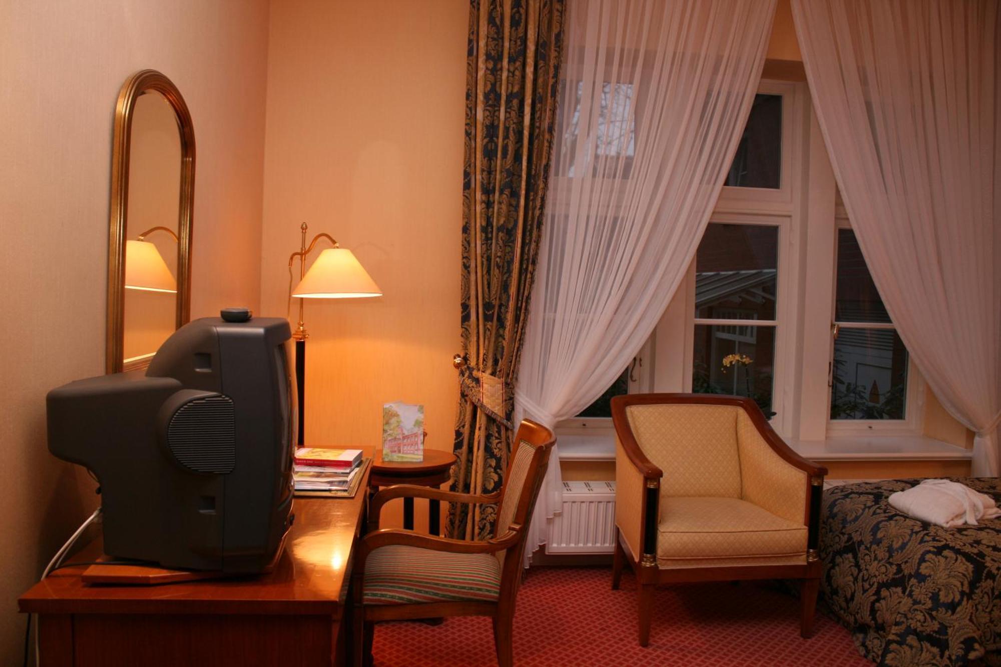 Hotel Altes Gymnasium Husum  Extérieur photo