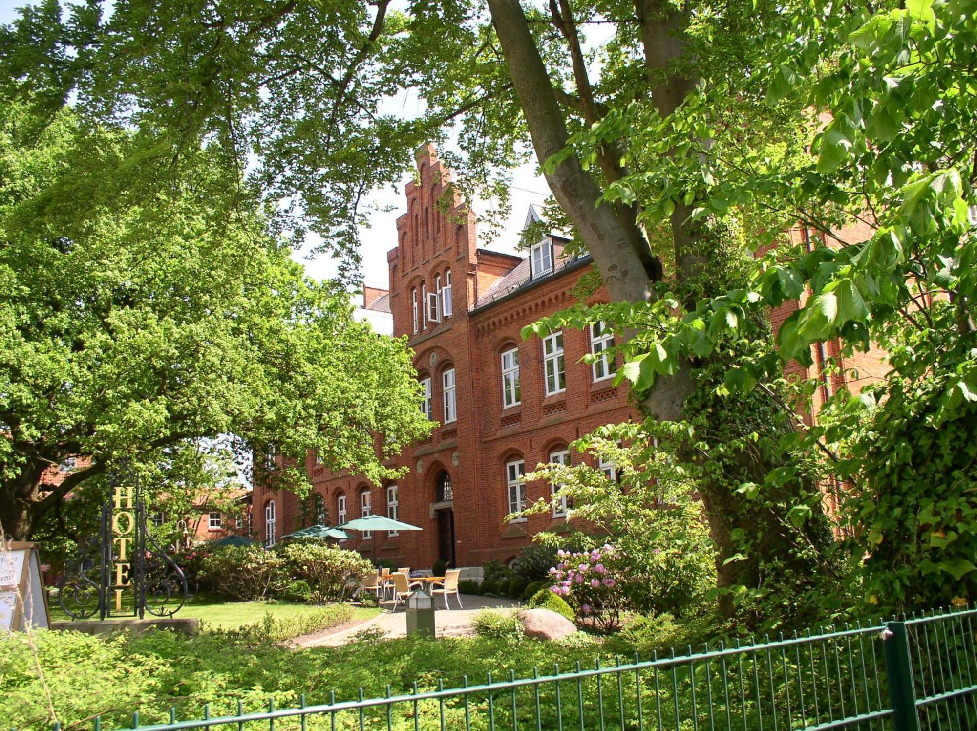 Hotel Altes Gymnasium Husum  Extérieur photo