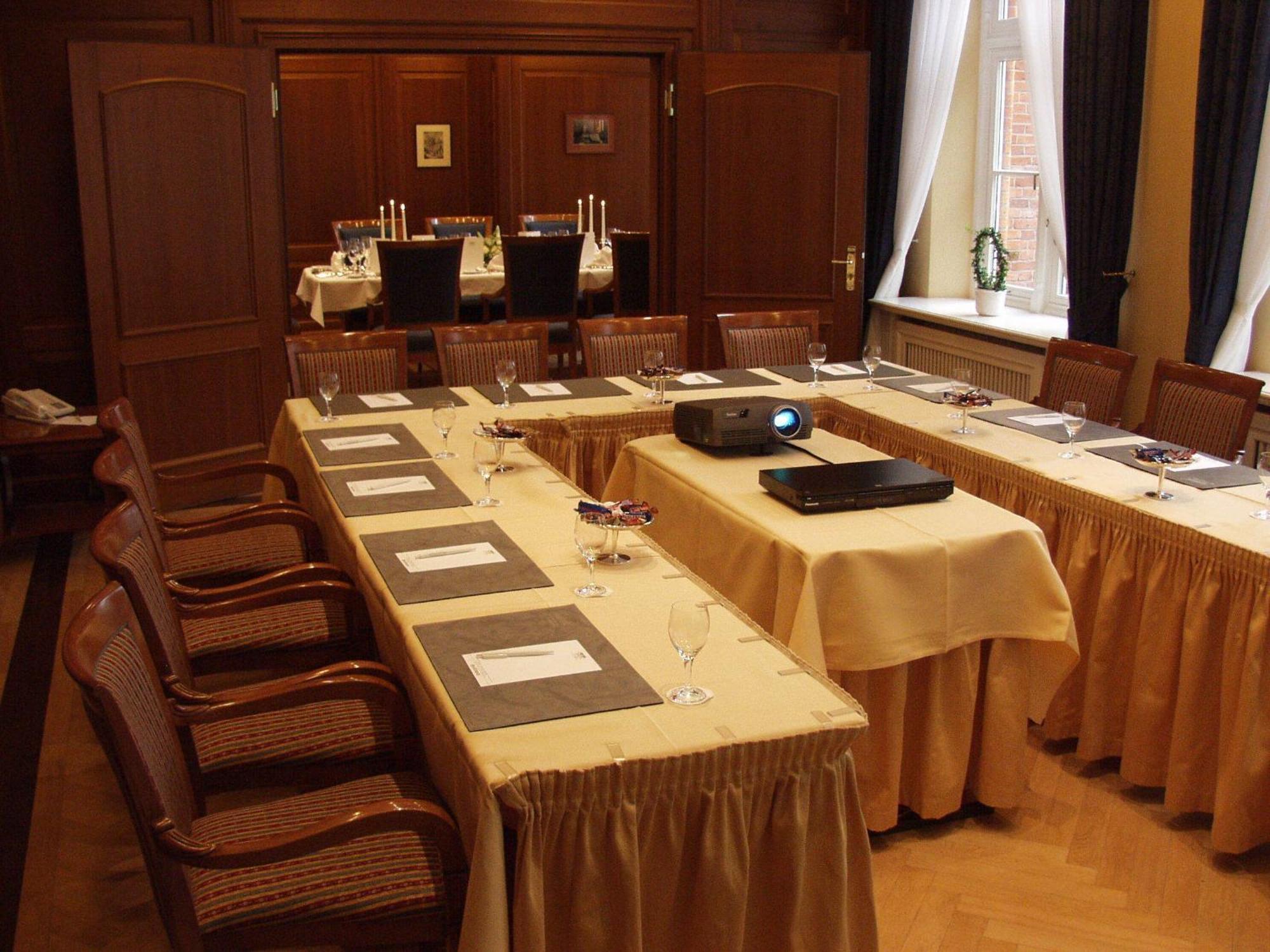 Hotel Altes Gymnasium Husum  Extérieur photo