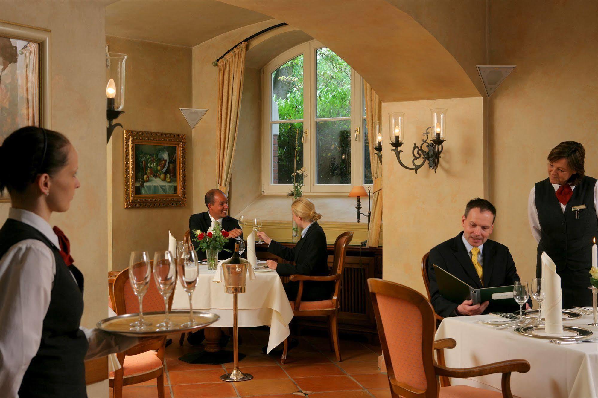 Hotel Altes Gymnasium Husum  Extérieur photo
